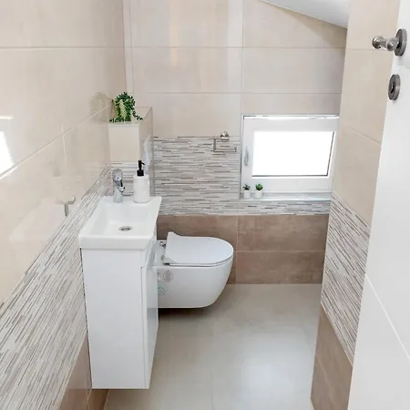 Enchanting East With Pool And Jacuzzi Villa Krnica