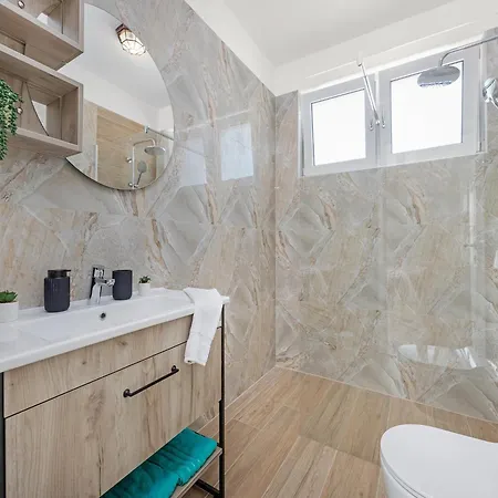 Villa Enchanting Villa With Pool In Krnica *
