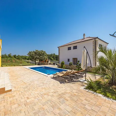 Enchanting Villa With Pool In Krnica *