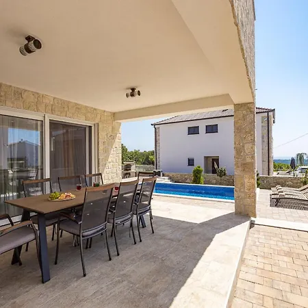 Villa Enchanting Villa With Pool In Krnica *