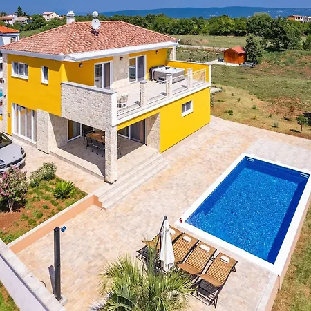 Villa Enchanting Villa With Pool In Krnica *