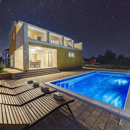 Enchanting Villa With Pool In Krnica *