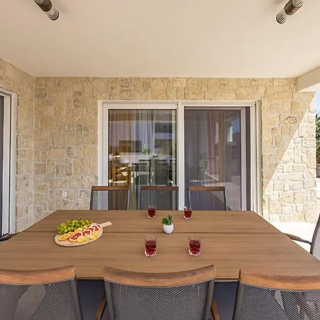 Villa Enchanting Villa With Pool In Krnica *