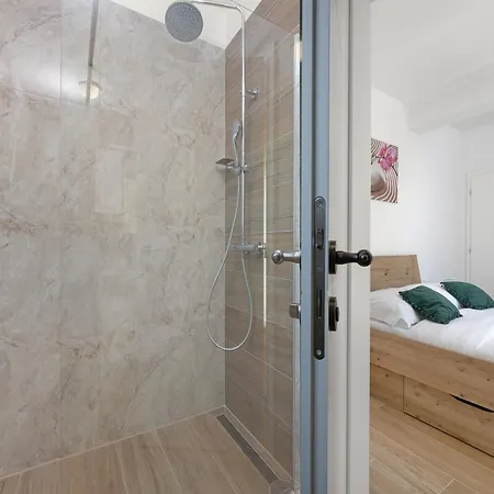Enchanting East With Pool And Jacuzzi Villa Krnica