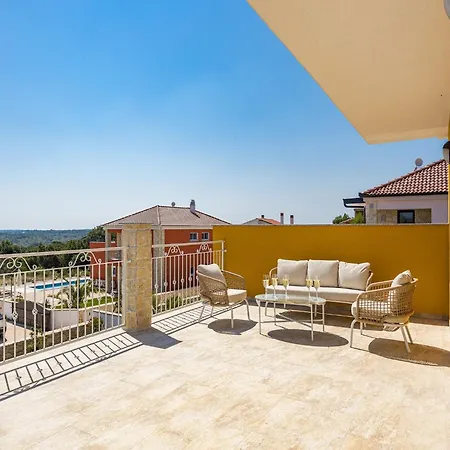 Enchanting Villa With Pool In Krnica Villa